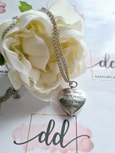 Load image into Gallery viewer, Ashes urn necklace/keyring
